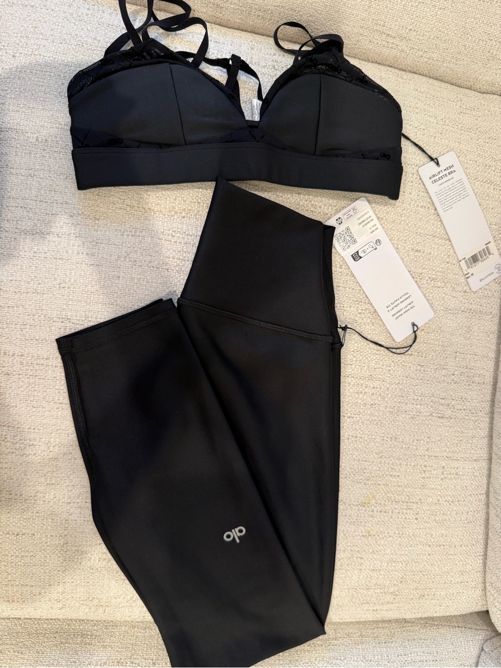 Alo Yoga Set -7/8 airlift legging size Small and Mesh Bra XS